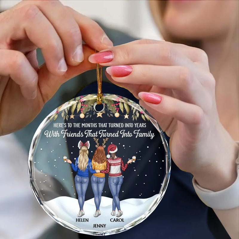 Christmas, Gift For Bestie, Happy - Friends That Turn Into Family Backside - Personalized Circle Glass Ornament