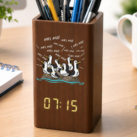 Funny Screaming Seagull - Personalized Pen Holder With Clock