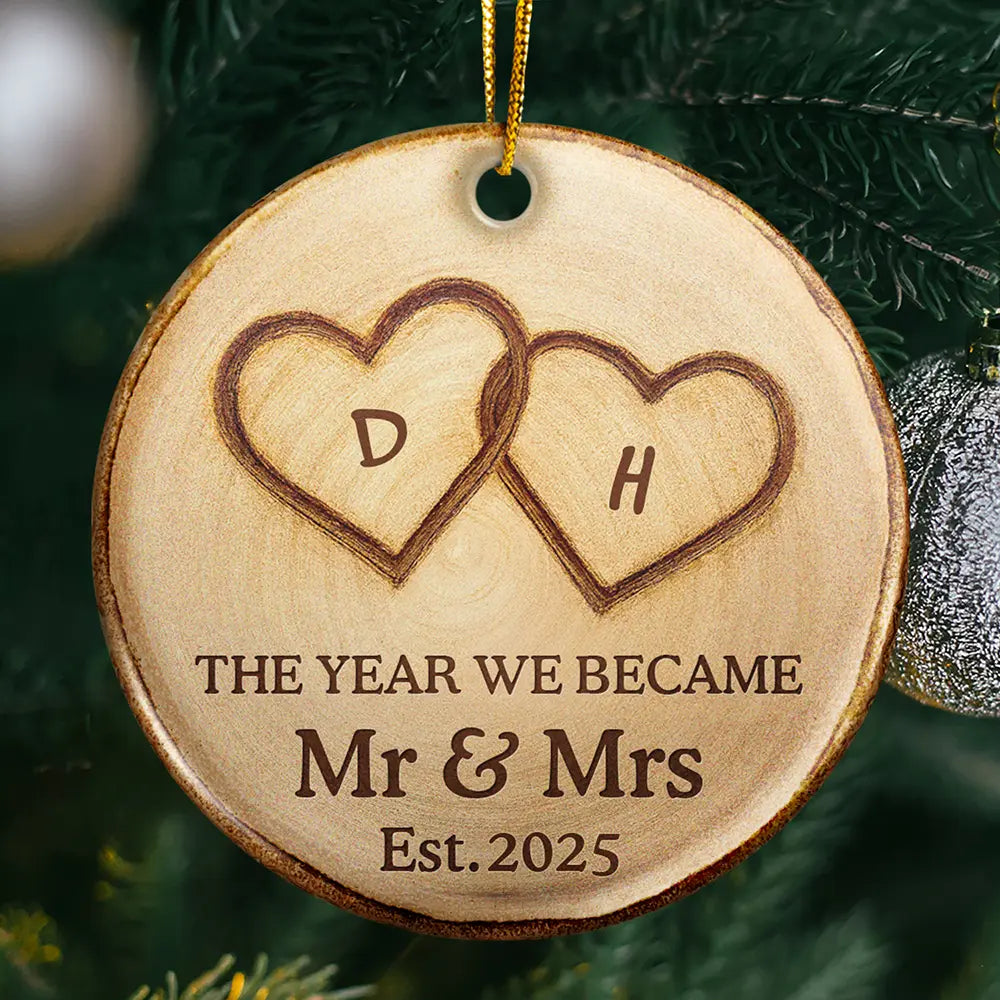 Gift For Couples,Gift For Husband,Gift For Wife,Gift For Boyfriend,Gift For Girlfriend,Anniversary,Wedding Anniversary,Love - The Year We Became Mr & Mrs Initial Letter - Personalized Circle Ceramic Ornament