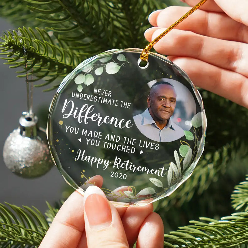 Happy,Retirement,Parents,Gift For Grandparents,Christmas - Custom Photo Never Underestimate The Difference You Made Retirement - Personalized Circle Glass Ornament
