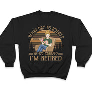 Quel jour sommes-nous aujourd'hui ? Qui s'en soucie ? Je suis à la retraite. En train de lire - Cadeau de retraite - T-shirt personnalisé