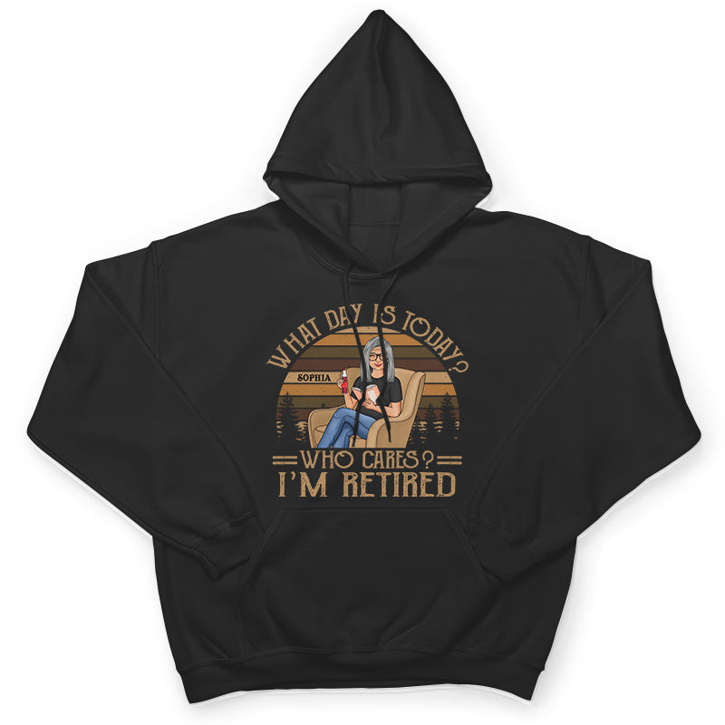 Quel jour sommes-nous aujourd'hui ? Qui s'en soucie ? Je suis à la retraite. En train de lire - Cadeau de retraite - T-shirt personnalisé