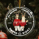 Couple de Noël, tout simplement parce que j'ai glissé vers la droite - Cadeau pour couples - Ornement acrylique circulaire personnalisé