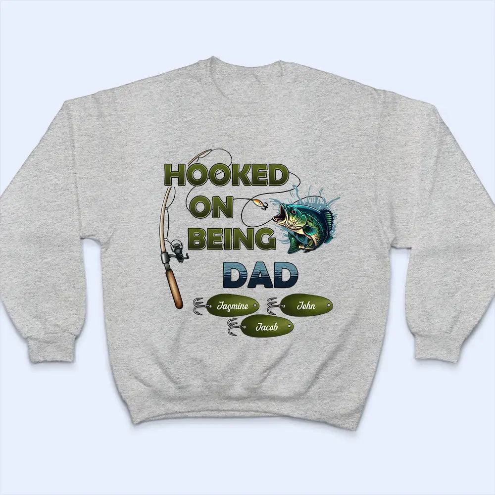 Hooked On Being Papa Fishing - Personalized T Shirt