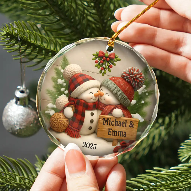 Old Couples,Gift For Husband,Gift For Wife,Gift For Boyfriend,Gift For Girlfriend,Christmas,Love - Kissing Snowman Couple Christmas - Personalized Circle Glass Ornament
