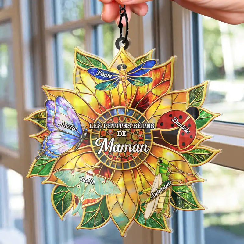 Gift For Wife,Gift For Yourself,Gift For Women,Parents,Gift For Mother,Gift For Grandma,Gift For Grandparents,French,Non-Eng,Icon,Proud - Les Petites Bêtes De Mamie Maman - Attrape-Soleil À Suspendre Personnalisé