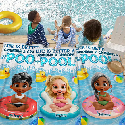 La vie est meilleure à la piscine de grand-mère et grand-père - Serviette de plage personnalisée