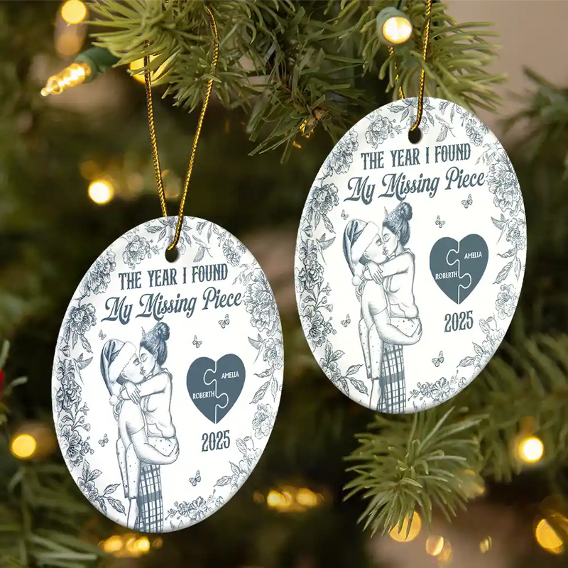 Love,Christmas,Gift For Wife,Gift For Husband,Gift For Couples,Gift For Boyfriend,Gift For Girlfriend - The Year I Found My Missing Piece Kissing Couples Toile - Personalized Circle Ceramic Ornament
