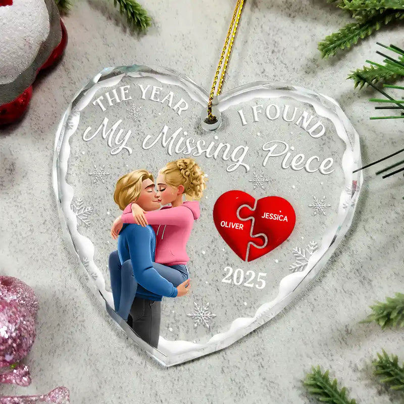 Love,Gift For Couples,Gift For Husband,Gift For Wife,Gift For Boyfriend,Gift For Girlfriend,Christmas - The Year I Found My Missing Piece Kissing Couples 3D - Personalized Glass Ornament