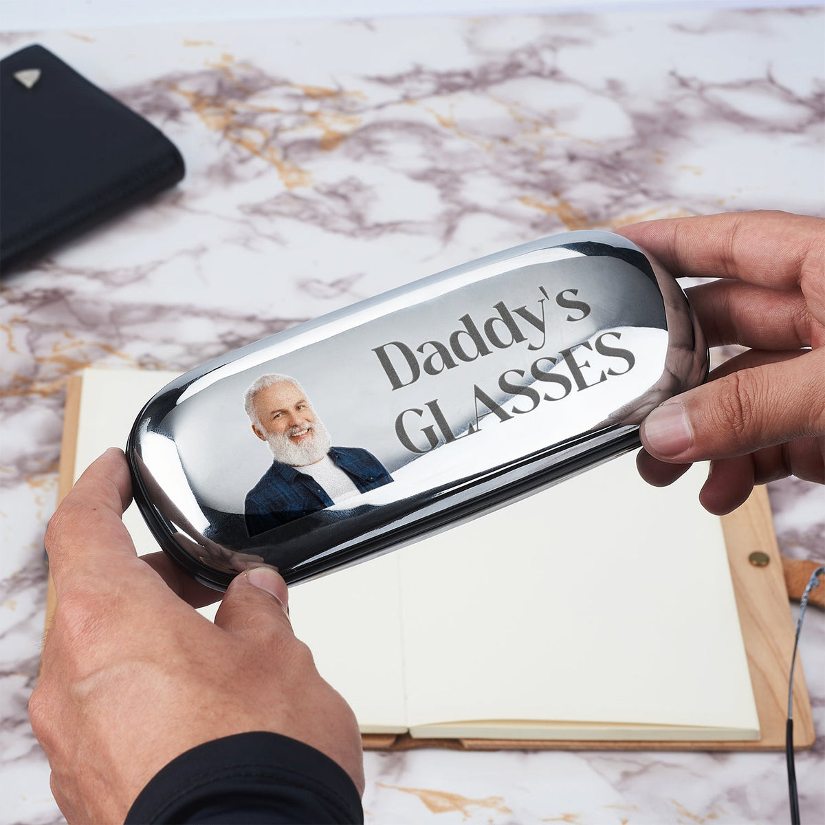 Lunettes photo personnalisées pour grand-père - Cadeau pour père, grand-père - Étui à lunettes chromé personnalisé