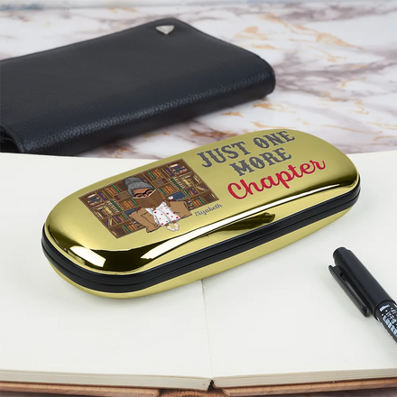 Juste un chapitre de plus pour les amoureux des livres - Étui à lunettes chromé personnalisé