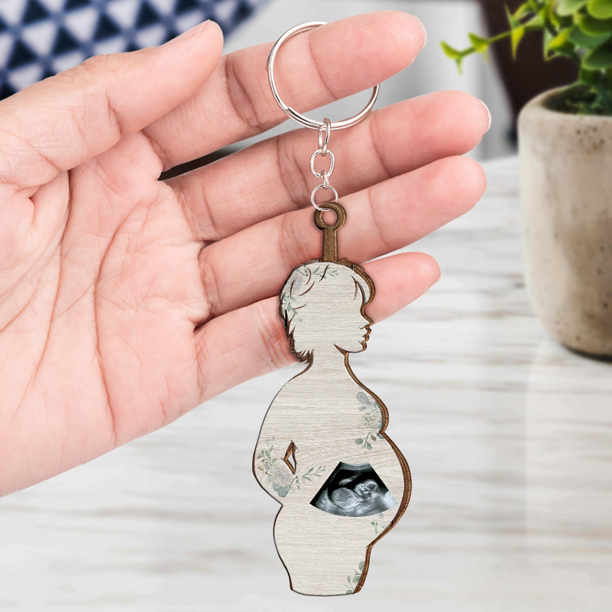 Porte-clés en bois découpé personnalisé avec photo pour maman enceinte