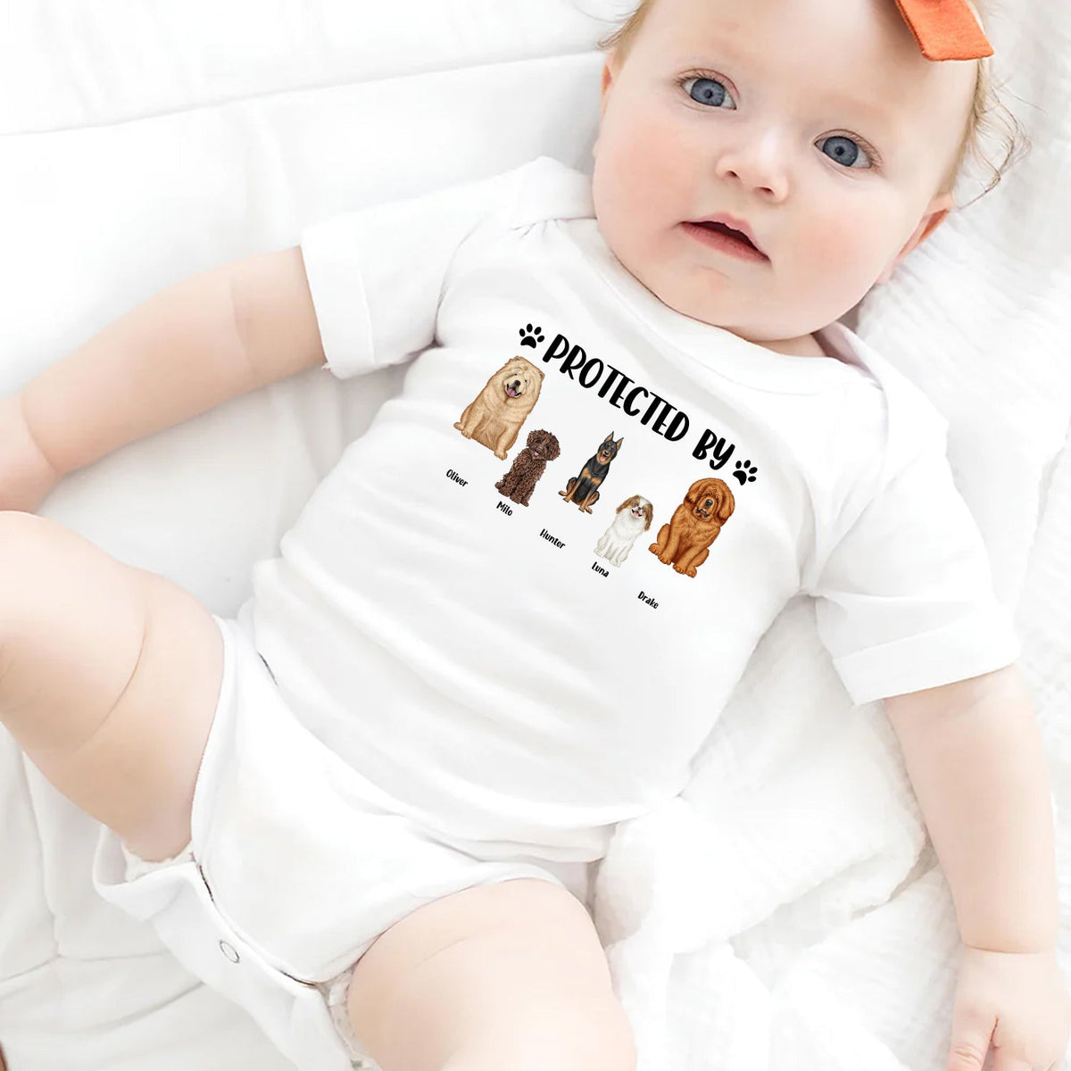 Amoureux des chiens protégés par - Cadeau pour bébé, baby shower, naissance - Body bébé personnalisé