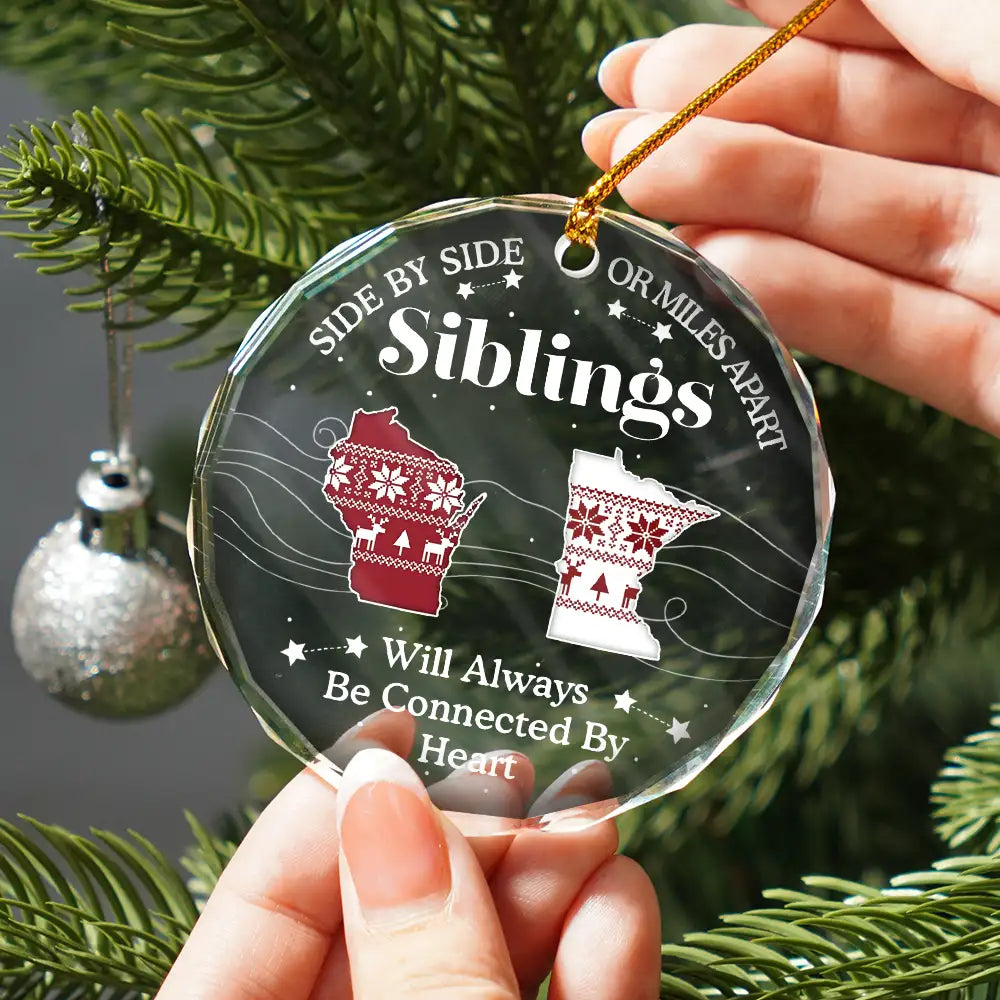 Family, Gift For Sibling, Parents, Gift For Grandparents, Gift For Sisters, Gift For Brothers, Gift For Bestie - Long Distance The Miles Don't Matter Christmas Pattern - Personalized Circle Glass Ornament
