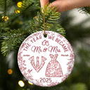 Love,Christmas,Gift For Wife,Gift For Husband,Gift For Couples,Wedding,Wedding Anniversary - The Year We Became Mr & Mrs Toile - Personalized Circle Ceramic Ornament