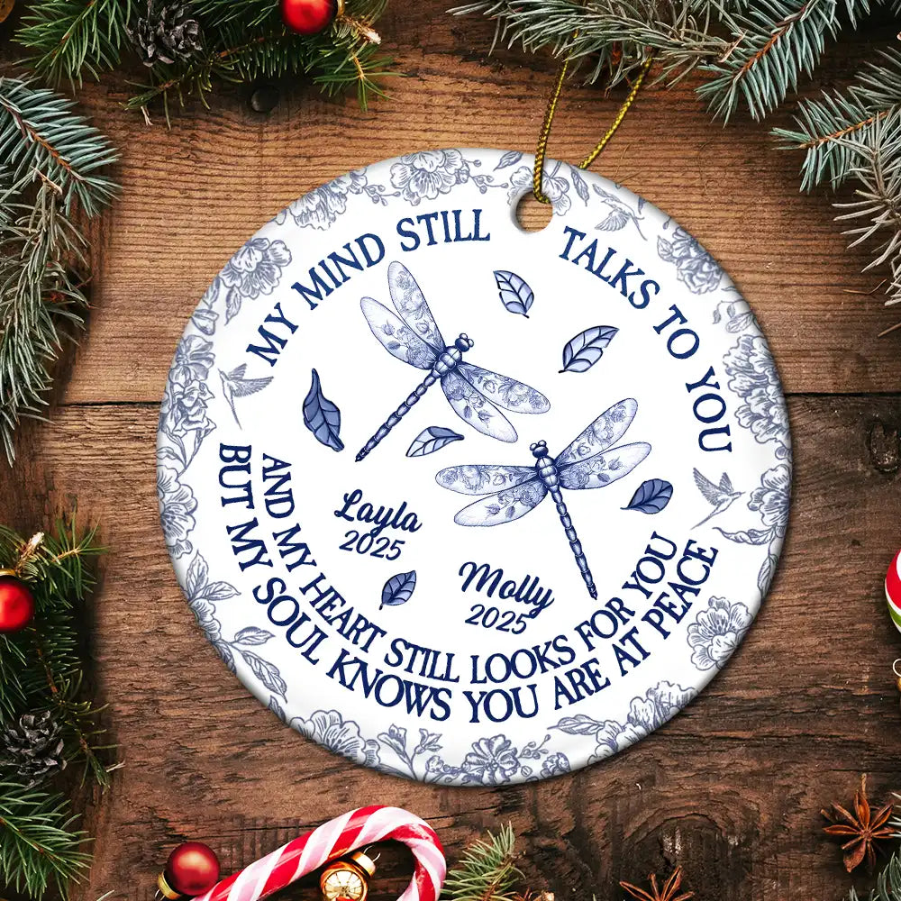 Sad, Memorial, Family, Parents, Gift For Grandparents, Christmas - Memorial My Mind Still Talks To You Toile - Personalized Circle Ceramic Ornament