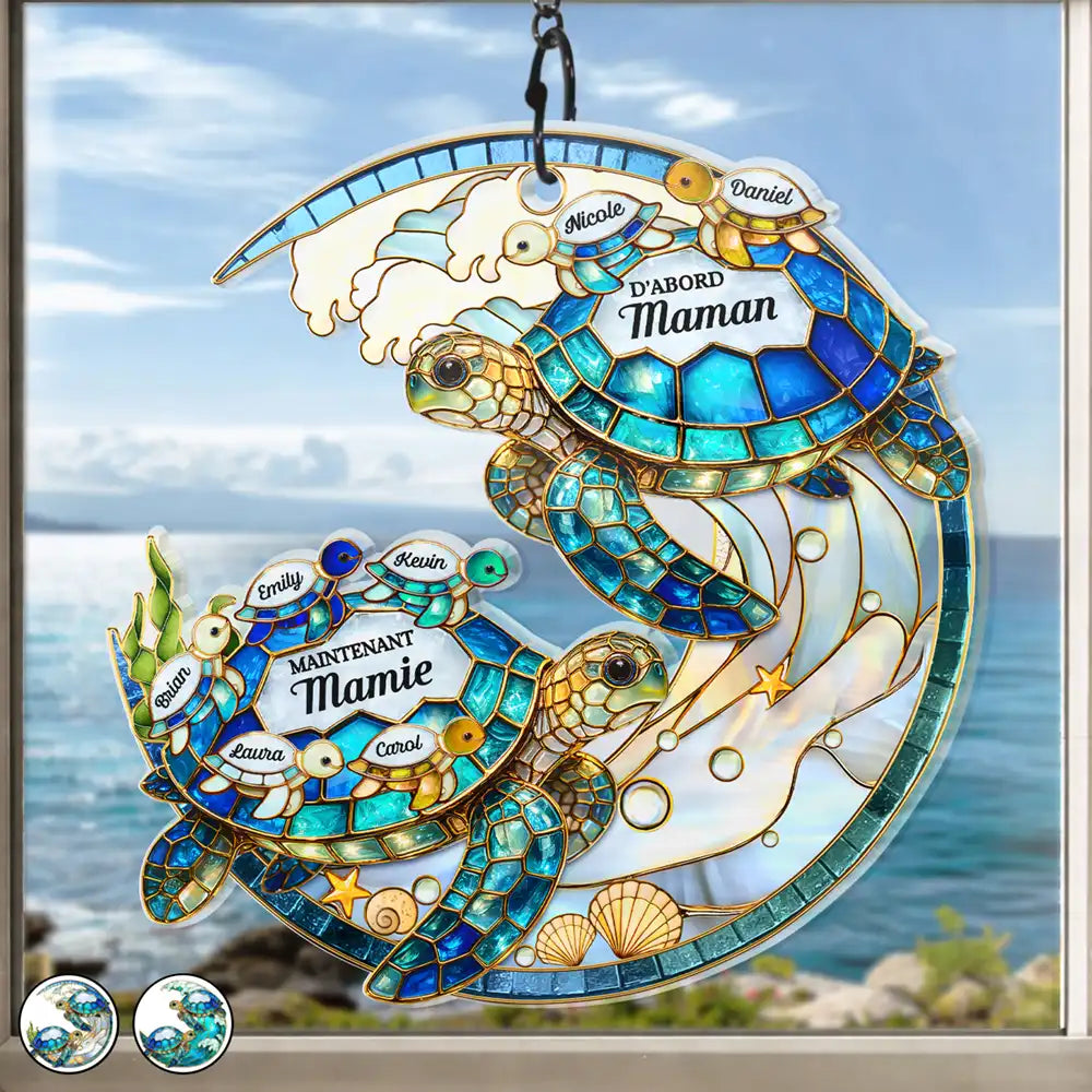 Gift For Wife,Gift For Yourself,Gift For Women,Parents,Gift For Mother,Gift For Grandma,Gift For Grandparents,French,Non-Eng,Icon,Grateful - Tortue De Mer D’abord Maman Maintenant Mamie - Attrape-Soleil À Suspendre Personnalisé
