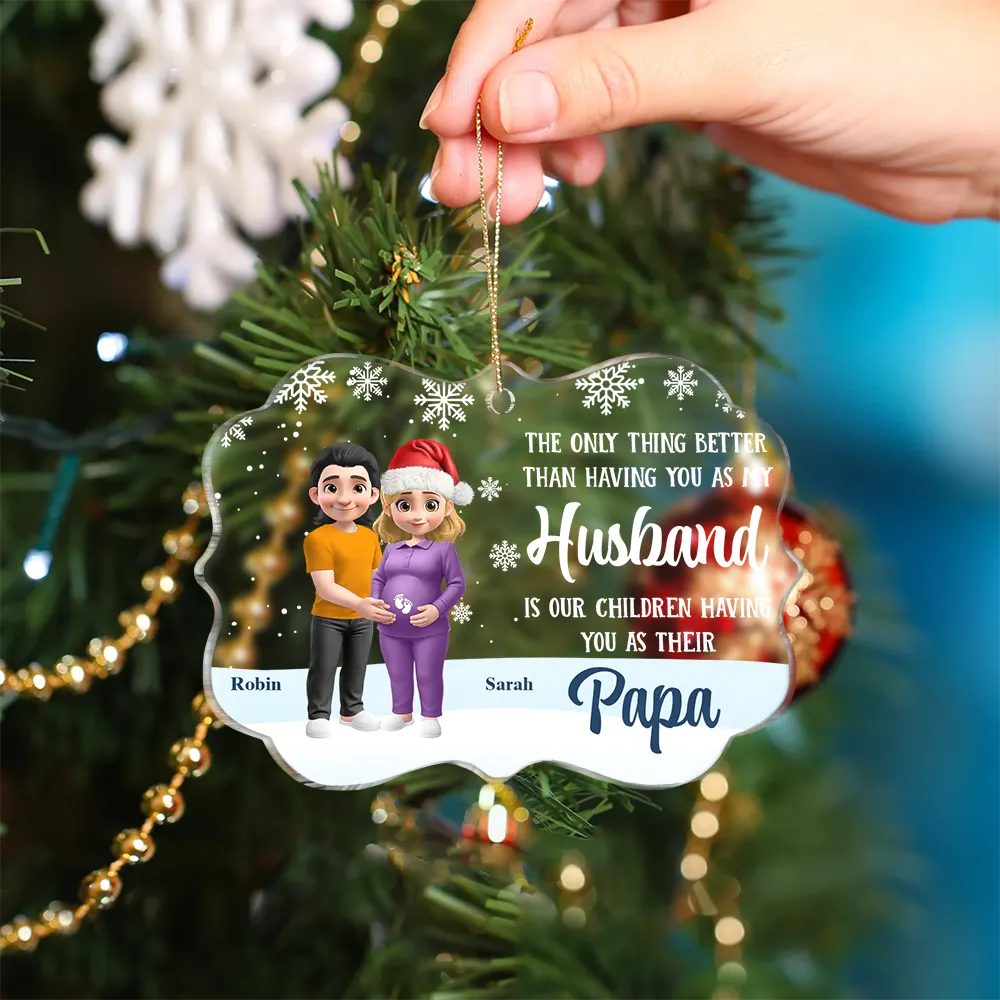 Christmas, Gift For Couples, New Dad, New baby, New Mom - Expecting Parents Having You As A Dad - Personalized Medallion Acrylic Ornament