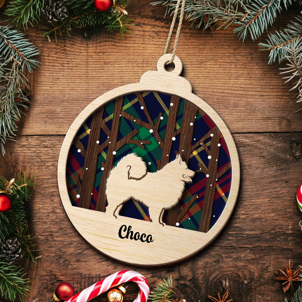 Chien en bois à carreaux, scène de neige - Cadeau de Noël pour les amoureux des chiens - Décoration en bois personnalisée à 2 couches