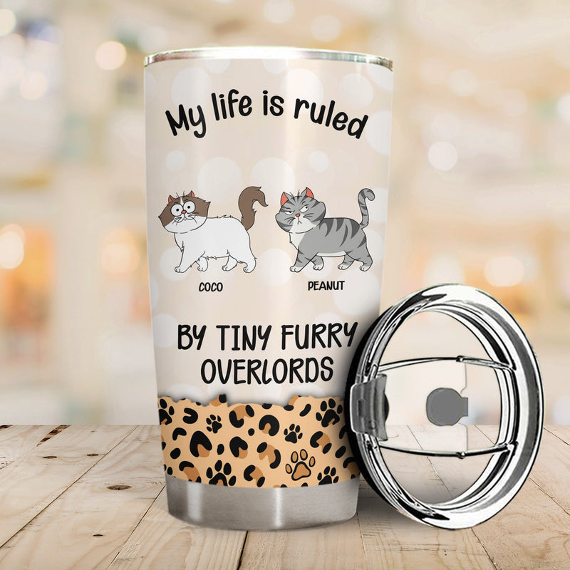 Ma vie est gouvernée par de minuscules seigneurs à fourrure, motif léopard - Cadeau pour les amoureux des chats - Gobelet personnalisé