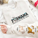 Cette maman chat porte son cœur - Cadeau pour les amoureux des chats - Sweat-shirt personnalisé avec empreinte sur la manche