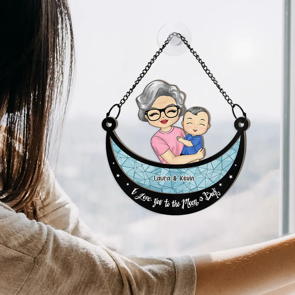 Grand-parent étreignant son petit-enfant - Ornement attrape-soleil personnalisé à suspendre à la fenêtre 