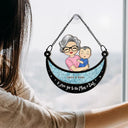 Grand-parent étreignant son petit-enfant - Ornement attrape-soleil personnalisé à suspendre à la fenêtre 