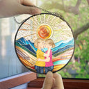 Couple s'embrassant au soleil - Attrape-soleil personnalisé à suspendre sur un vitrail 