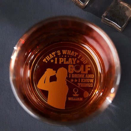 Je joue au golf, je bois et je sais des choses - Verre à whisky gravé personnalisé 
