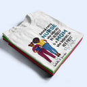 Derrière chaque infirmière qui croit en elle-même - Cadeau pour infirmière - T-shirt personnalisé