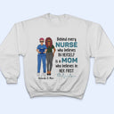 Derrière chaque infirmière qui croit en elle-même - Cadeau pour infirmière - T-shirt personnalisé