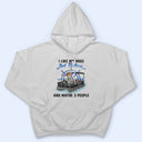 Je suis une reine du ponton et une maman de chien - Cadeau pour les amoureux des animaux, les amateurs de pontoning, les amoureux du lac, les voyageurs - T-shirt personnalisé