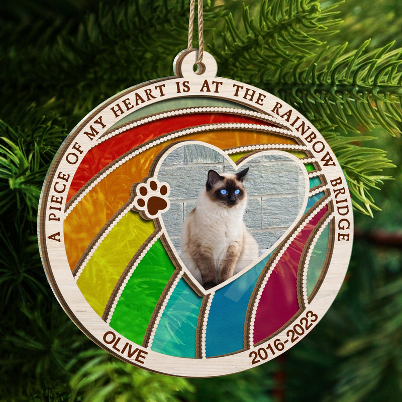 Photo personnalisée pour chien et chat : « Un morceau de mon cœur est au pont arc-en-ciel » – Cadeau commémoratif pour animaux de compagnie, cadeau de Noël – Ornement attrape-soleil personnalisé