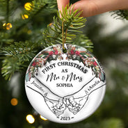 Couple se tenant la main pour le premier Noël - Ornement imprimé effet gonflé 3D, ornement en céramique circulaire personnalisé 