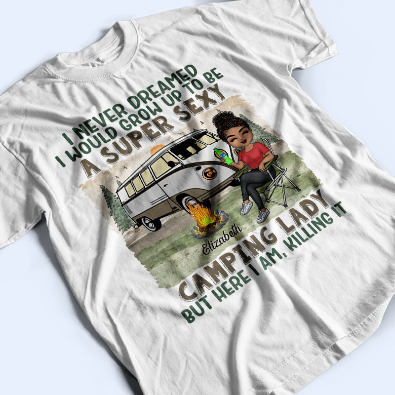 Je n'aurais jamais imaginé devenir une campeuse super sexy - Cadeau pour les amateurs de camping - T-shirt personnalisé