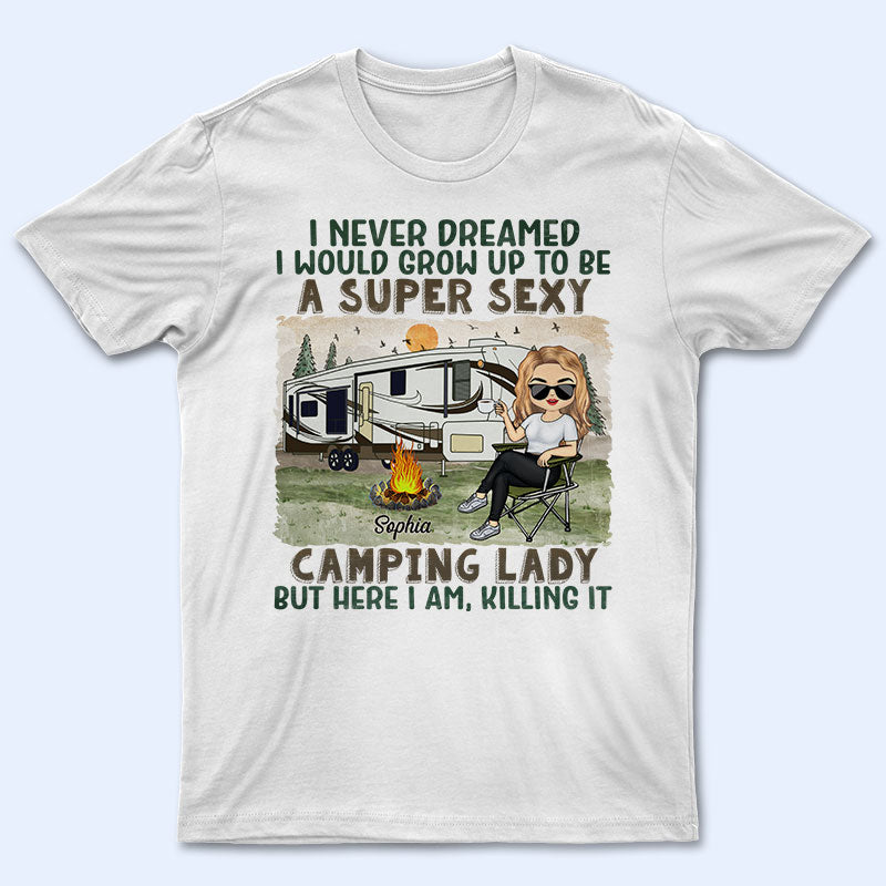 Je n'aurais jamais imaginé devenir une campeuse super sexy - Cadeau pour les amateurs de camping - T-shirt personnalisé