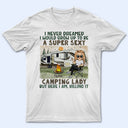Je n'aurais jamais imaginé devenir une campeuse super sexy - Cadeau pour les amateurs de camping - T-shirt personnalisé