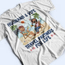 Mari et femme, partenaires de voyage pour la vie, voyage à la plage, mari et femme - Cadeau pour couple - T-shirt personnalisé