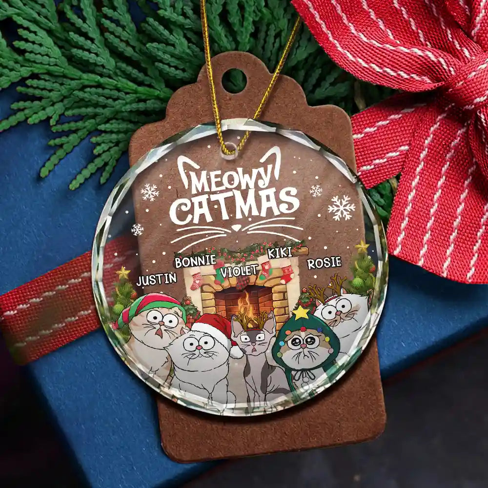 Décoration en verre ronde personnalisée avec chats de dessin animé rigolos « Meowy Catmas » 