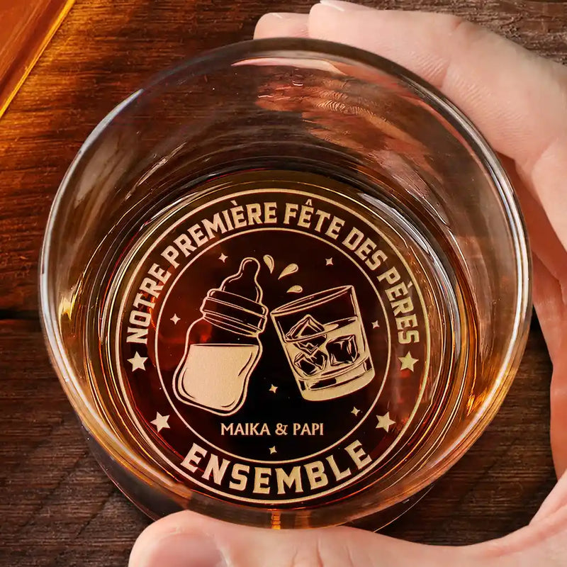Gift For Husband,Gift For Boyfriend,Gift For Yourself,Gift For Men,Parents,Gift For Father,New Dad,New baby,Happy,French,Non-Eng,Playful - Notre Première Fête Des Pères Ensemble - Verre À Whisky Gravé Personnalisé