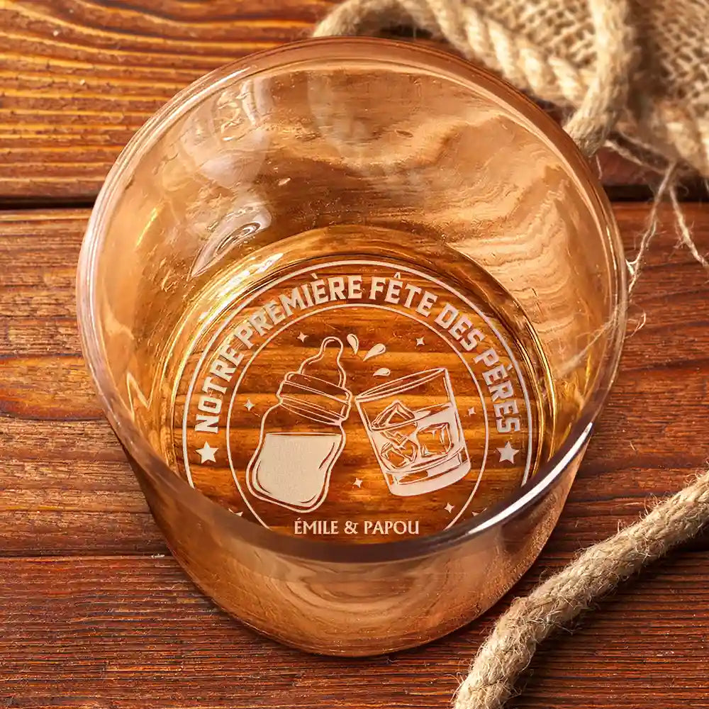 Gift For Husband,Gift For Boyfriend,Gift For Yourself,Gift For Men,Parents,Gift For Father,New Dad,New baby,Happy,French,Non-Eng,Playful - Notre Première Fête Des Pères Ensemble - Verre À Whisky Gravé Personnalisé