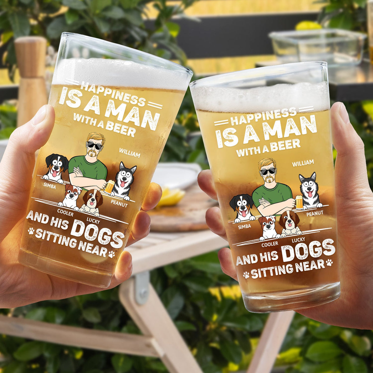 Un homme avec une bière et ses chiens - Verre à bière personnalisé
