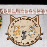 Des chats gâtés et leur personnel de maison vivent ici - Paillasson personnalisé 