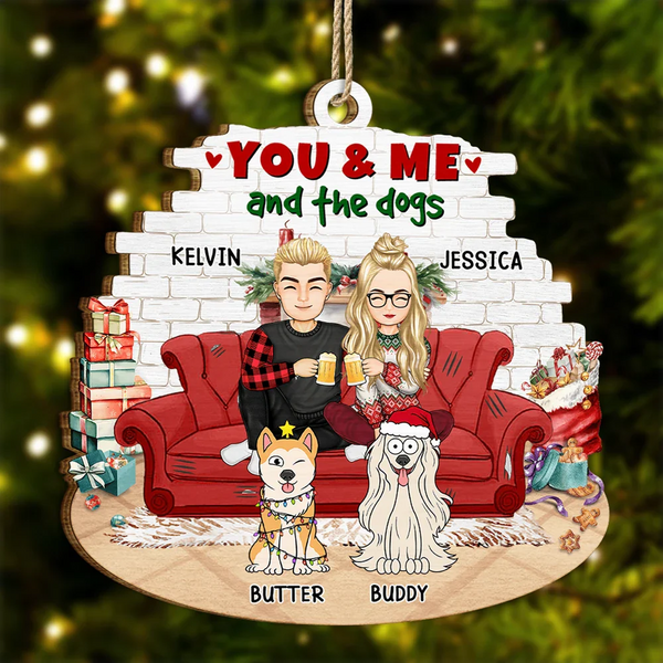 Couple de dessins animés « Toi, moi et les chiens » - Décoration de Noël en bois personnalisée 