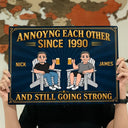 Top Market,Humorous,Old Couples,Outdoor Decor,Gift For Couples,Vector - Retro Style Couple Annoying Each Other And Still Going Strong - Personalized Classic Metal Signs