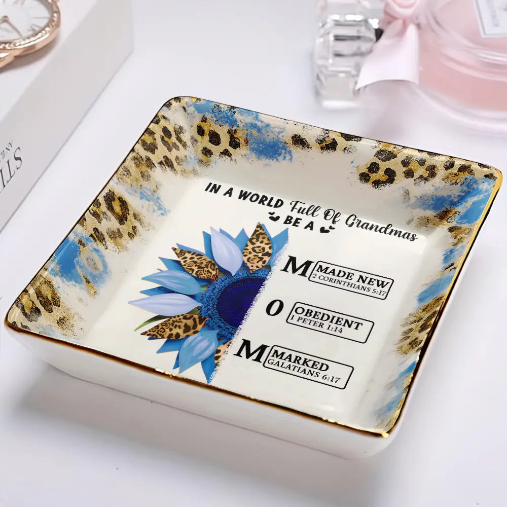 Gift For Yourself, Gift For Women, Gift For Grandma, Love - Sunflower Title World Full Of Grandmas - Personalized Ring Dish