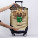 Une fille qui ne voyage pas et lit qu'une seule page - Housse de bagage personnalisée