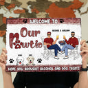 Bienvenue chez Pawtio - Décoration de patio pour maman chien et papa chien - Panneaux métalliques classiques personnalisés