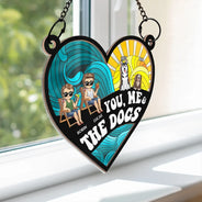 Attrape-soleil personnalisé à suspendre à la fenêtre, « Beach You Me And The Dogs »