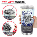 Des amis qui se lient au travail au bureau - Cadeau BFF Bestie - Gobelet personnalisé